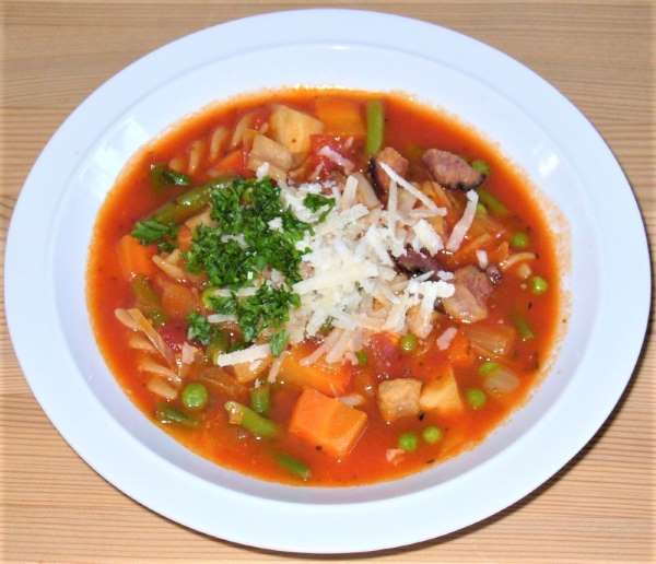 Tomatsuppe med gr�ntsager.
