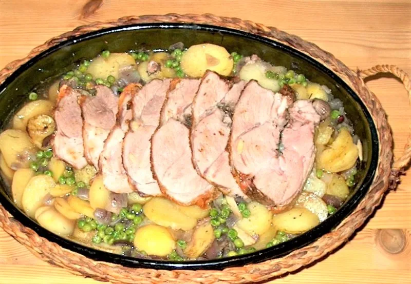 Lammekølle i ovn med ærte-kartoffelfad. - stort