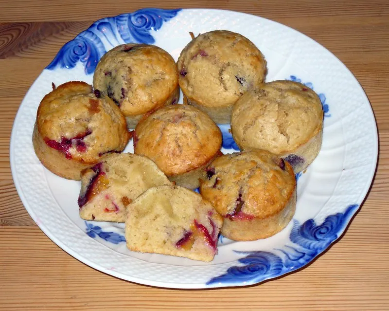 Muffins med blommer og marcipan. - stort