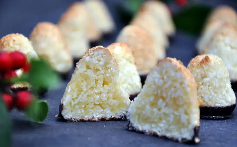 kokostoppe med marcipan og chokolade