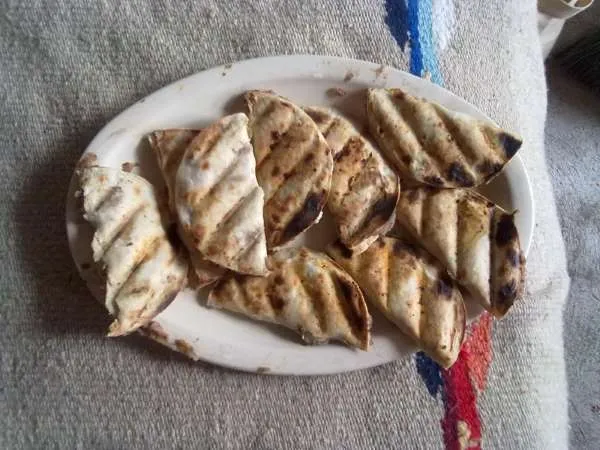Taco con frijoles refritos.