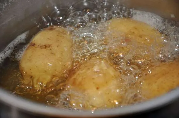 Kogning af nye kartofler