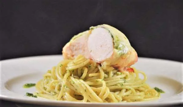 Kylling med bacon, mozarella og pesto
