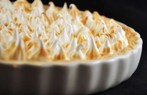 Tærte med citroncreme og marengs