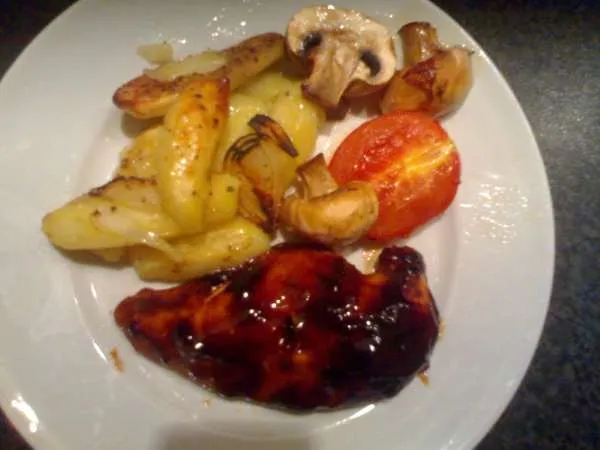 Barbeque kylling m. kartoffelfad & tomat/champignon