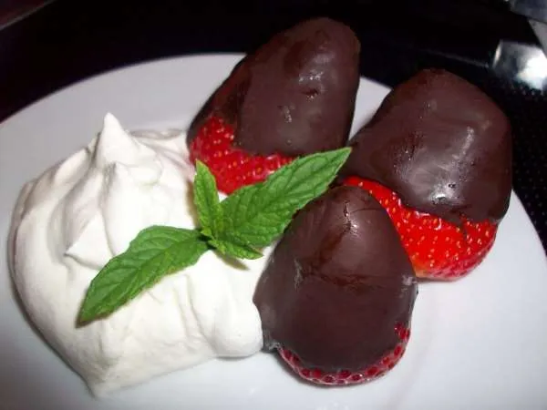 Chokolade-jordbær m.yoghurt- vanillecreme