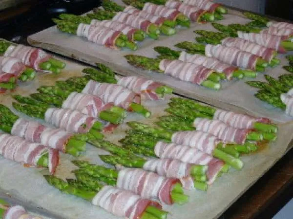 Grønne asparges med bacon