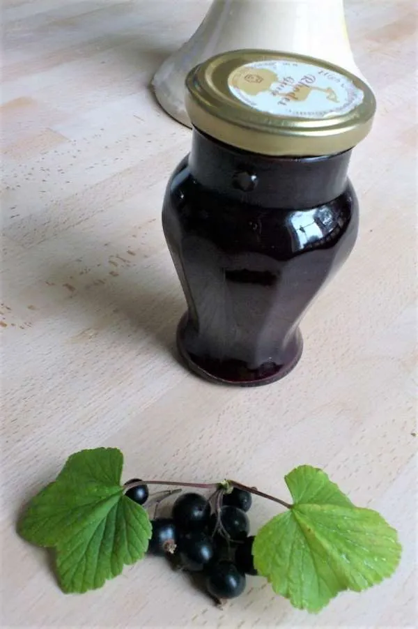 Solbærsyltetøj med rom
