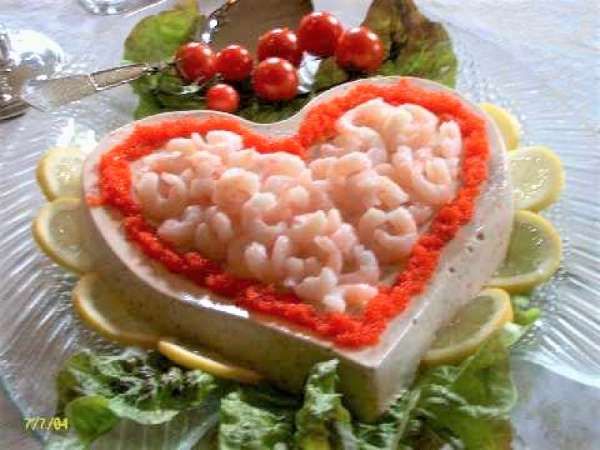Tunmousse med rød kaviar.