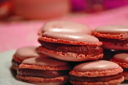 10374-macrons-pink.jpg