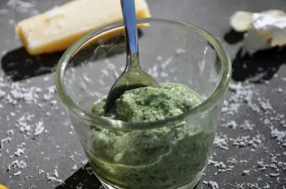 10665-Braendenaeldepesto.jpg
