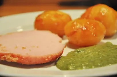 10934-Hamburgerryg-med-groenlangkaal-og-brunede-kartofler.jpg