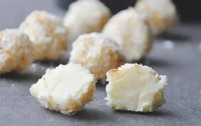 11132-hvide-chokoladetroefler-med-ristede-kokos.jpg