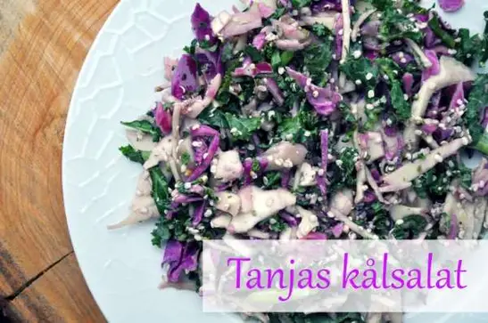 Kålsalat med ingefær og hampefrø