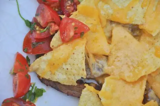 Magnes nachos tallerken med skært kød