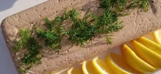 Tunmousse med lyserød kaviar
