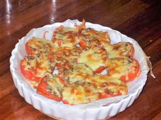 Tomater med ost og krydderier
