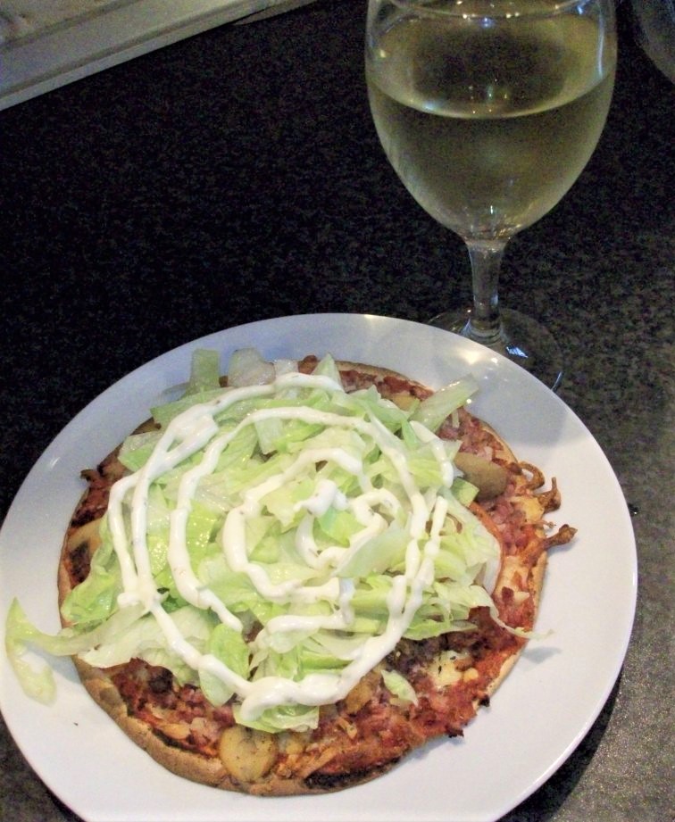 Lyn Pizza M Salat Laekker Opskrift Find Den Pa Maduniverset