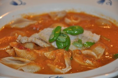Suppen kan også spises med fx. pasta og hvidfisk