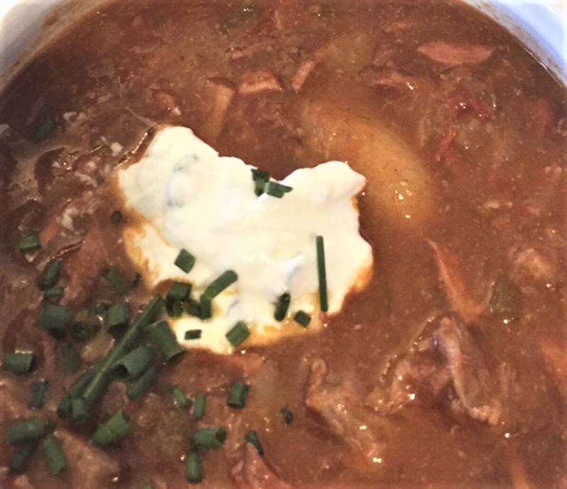 Lækker Ungarnsk Gullaschsuppe - stort