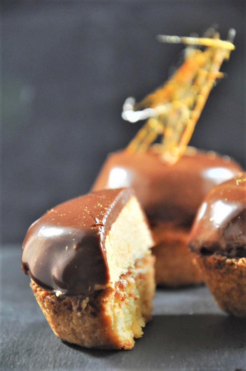 Mazarintærte med karamelmousse og glaze - stort