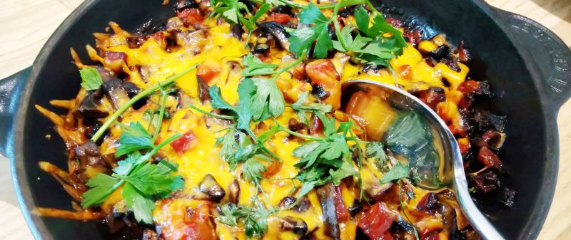 Mexicansk svampe chorizo dip - queso fundibo - stort