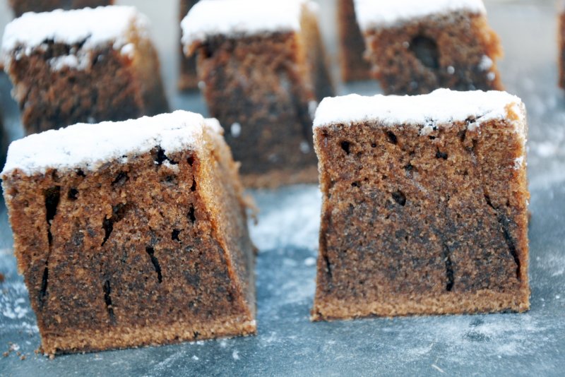 Chokoladekage med flormelis drys - stort