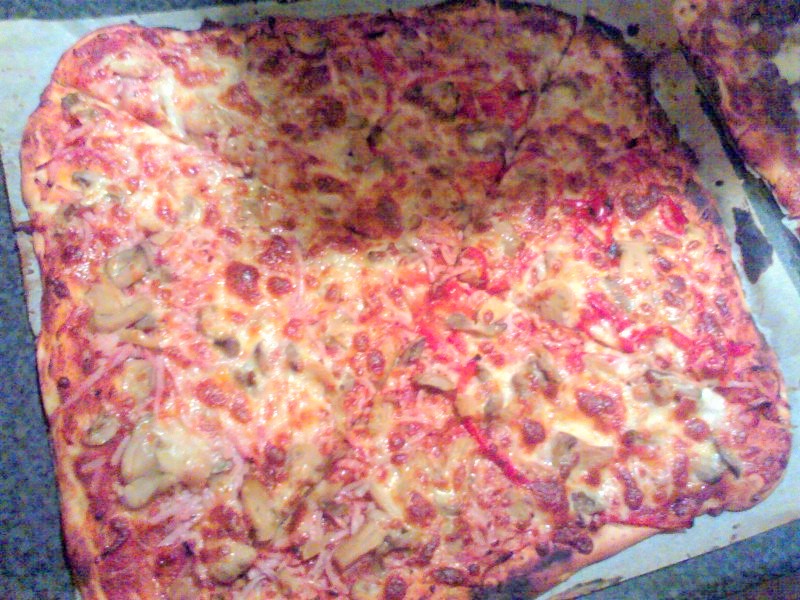 Pizza med lækker bund - stort