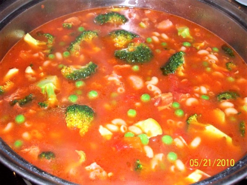 Nudelsuppe med sliced bacon - stort