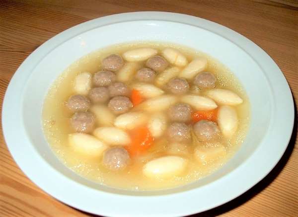 Karrysuppe med kokosmælk og citruskødboller